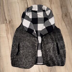 Buckle Charcoal Sherpa Reversible Vest with Checkered Lining